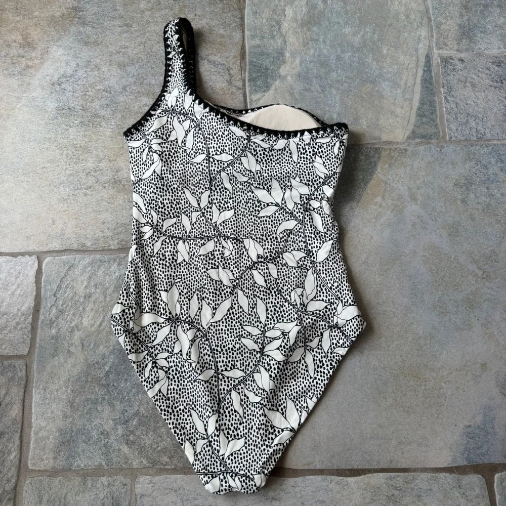 Laundry by Shelli Segal One Shoulder Swimsuit Black White Print M RARE‎